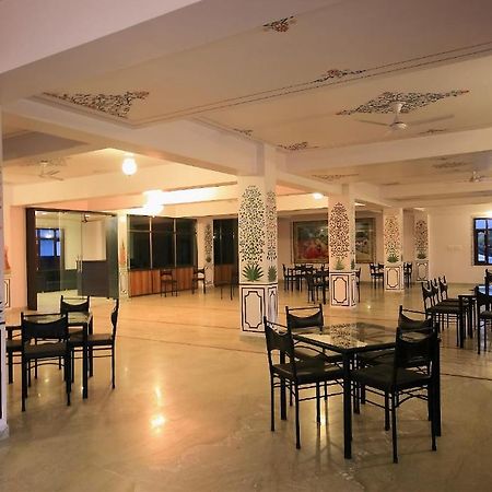 Hotel Devi Palace Udaipur Ngoại thất bức ảnh