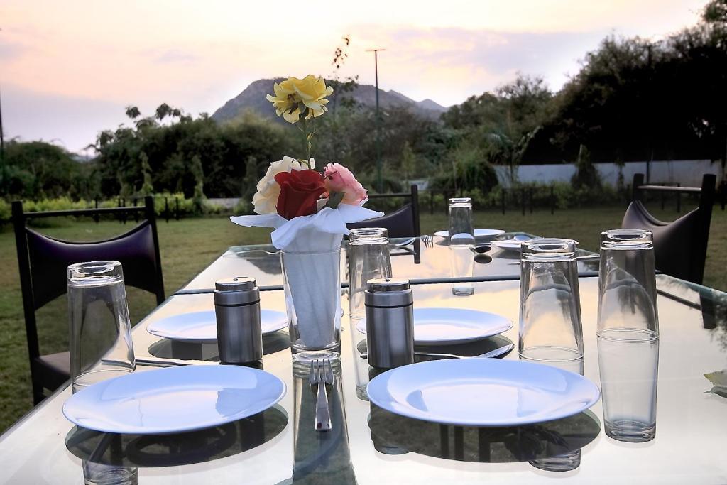 Hotel Devi Palace Udaipur Ngoại thất bức ảnh