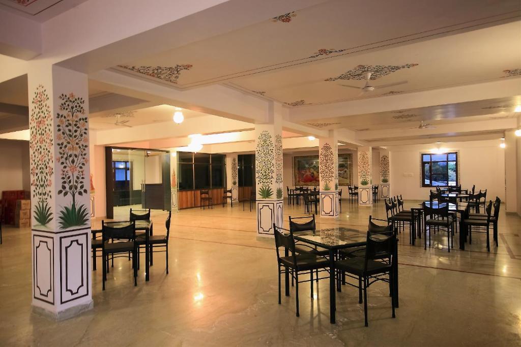 Hotel Devi Palace Udaipur Ngoại thất bức ảnh